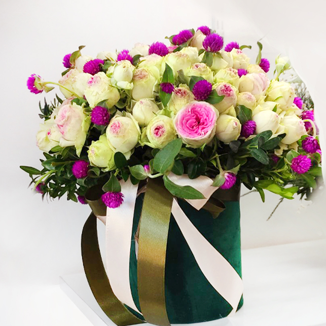 Цветы в коробке №391 Кустовые пионовидные розы