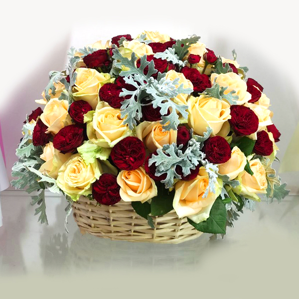 Корзина с цветами №395 Розы и Кустовые Пионовидные Розы