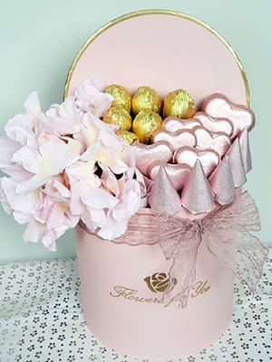 Gift box with sweets "Tenderness"